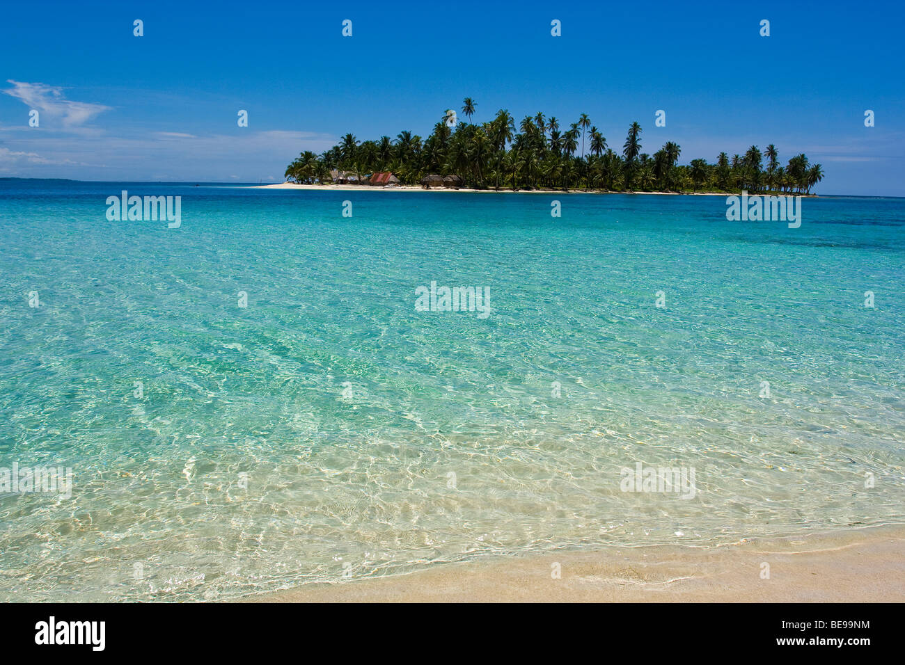 small island white sands beach of San Blas - Comarca de Kuna Yala - Panama, Central America Caribbean Stock Photo