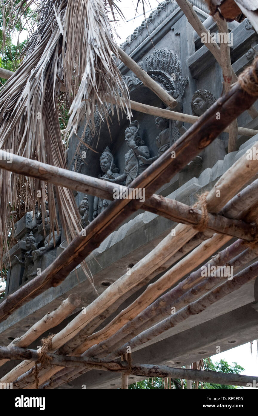 Construction of an Indian archway to a Hindu temple. Andhra Pradesh, India Stock Photo