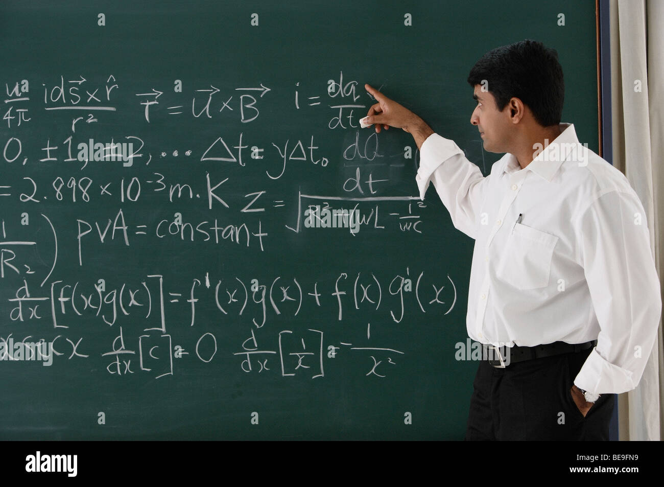 Самая тяжелая математика. Задачи тысячелетия по математике. Фото индийских математиков. Семь нерешенных математических задач тысячелетия. Задачи тысячелетия фото.