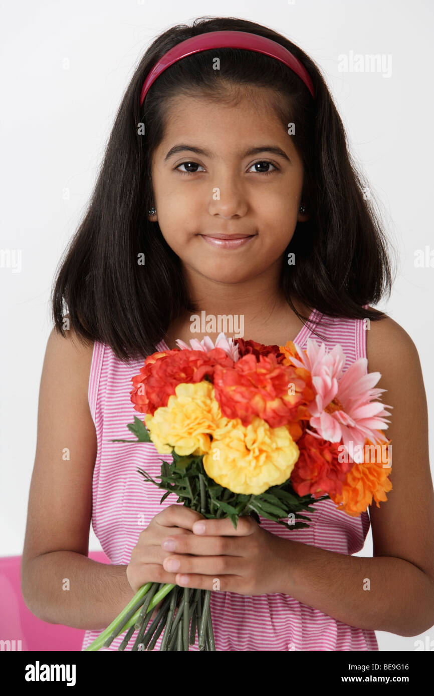 Girl holding bouquet of flowers Stock Photo - Alamy