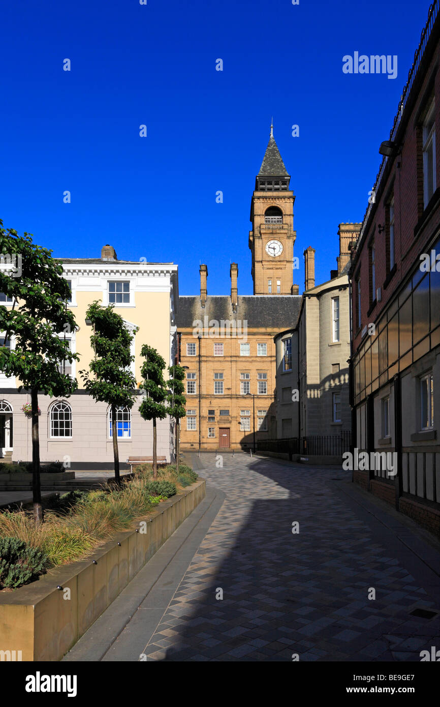 Wakefield Town Hall from and Crown Yard, Wakefield, West Yorkshire, England, UK Stock