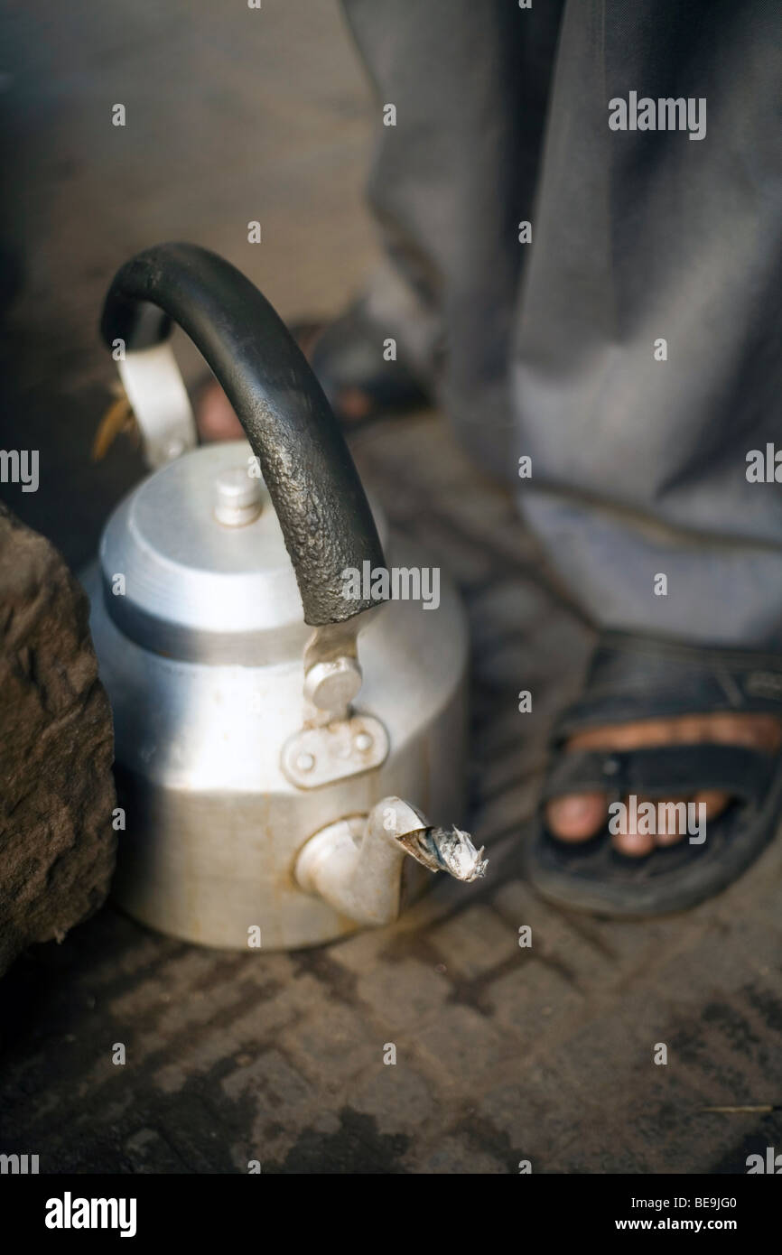 https://c8.alamy.com/comp/BE9JG0/a-chai-wallahs-or-tea-makers-kettle-in-old-delhi-india-BE9JG0.jpg