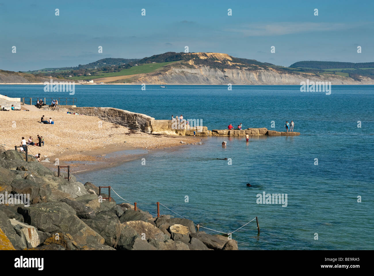Lyme regis beach front hi-res stock photography and images - Alamy