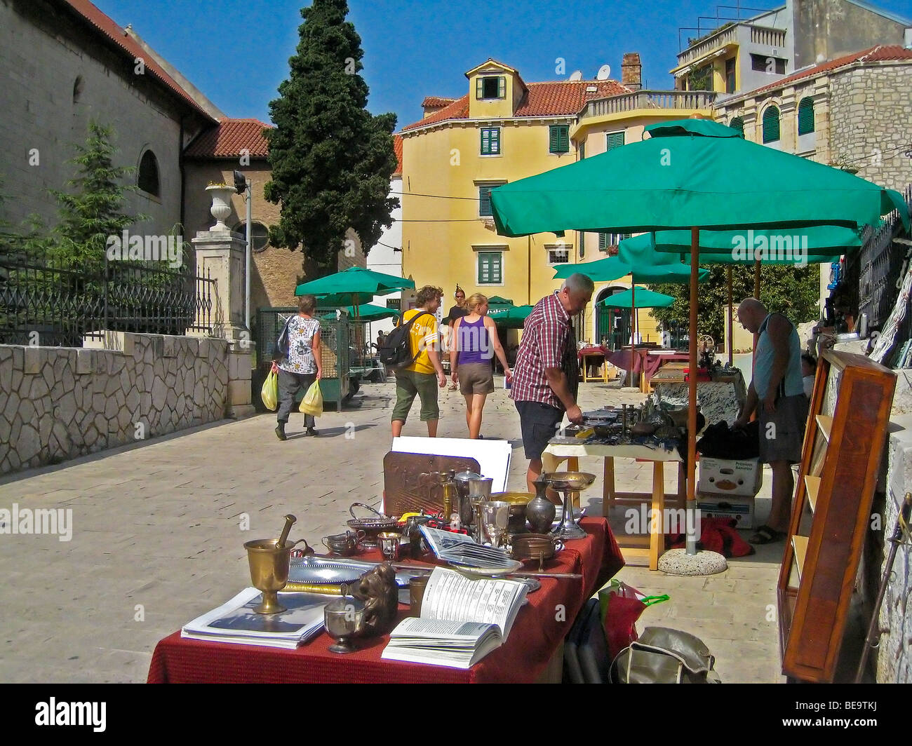 Croatia; Hrvartska; Kroatien, Šibenik Tourist strolling through the back streets, past souvenir stands Stock Photo