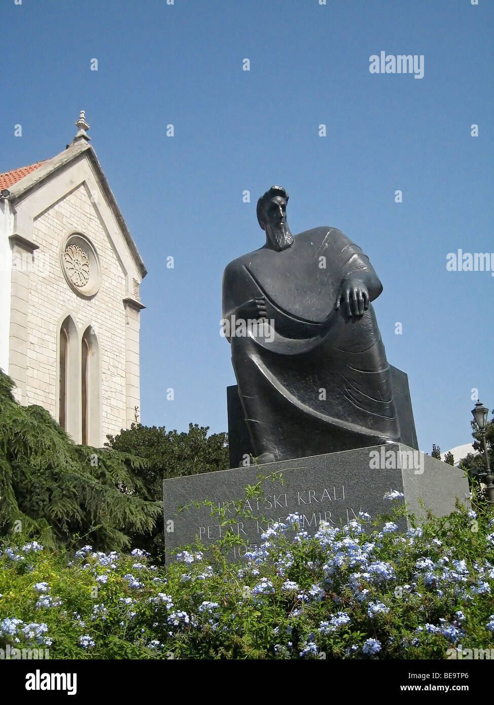 Croatia; Hrvartska; Kroatien, Šibenik Statue of Petar Krešimir IV, in front of Franciscan Church, end of 14th century Stock Photo