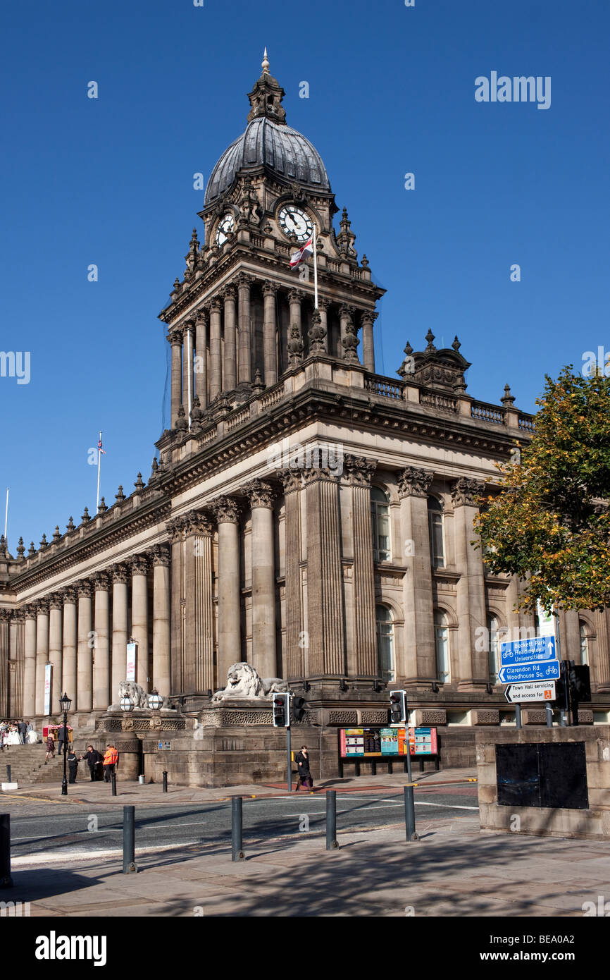 Leeds city centre town hall hi-res stock photography and images - Alamy