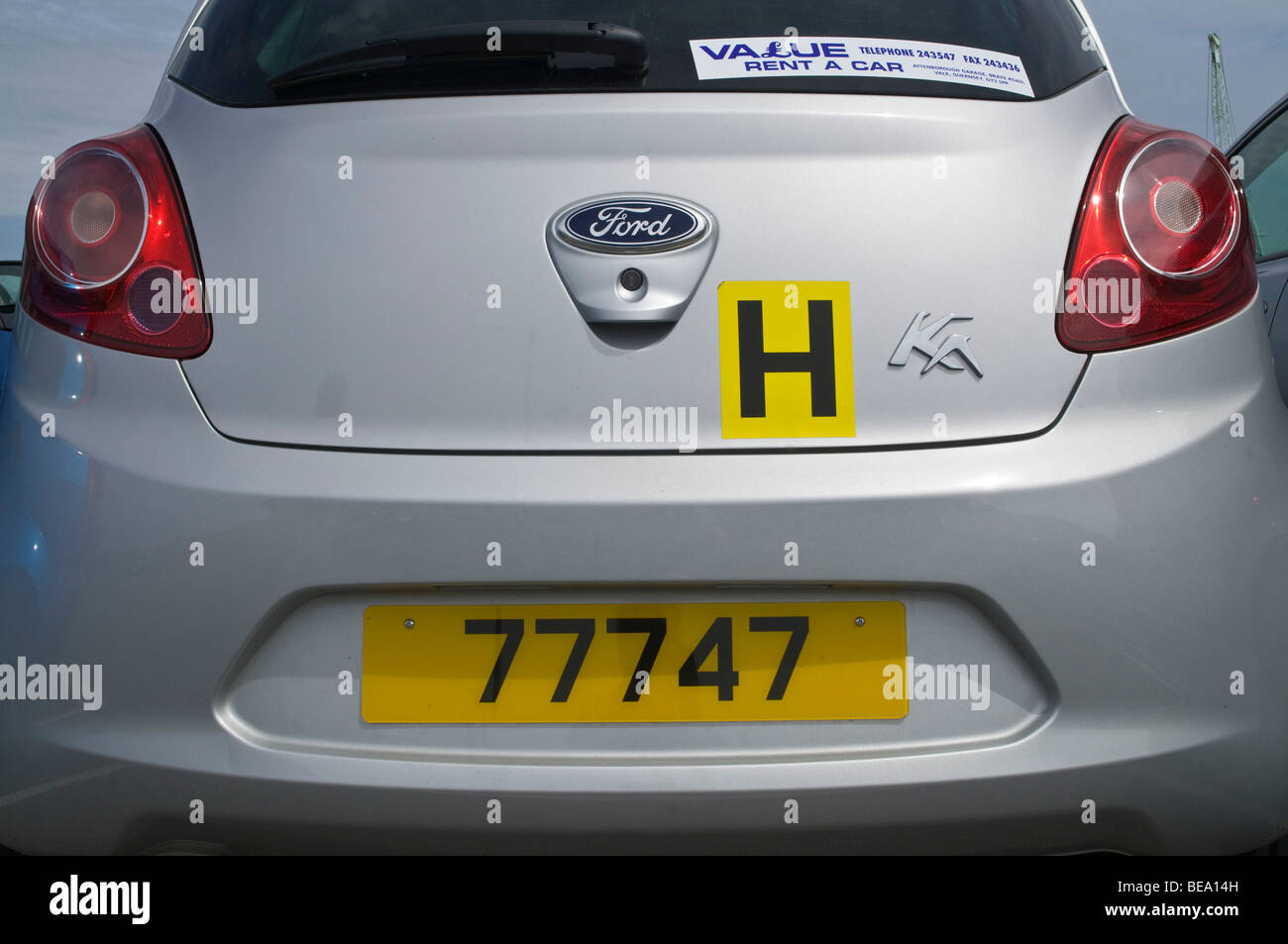 dh  CAR GUERNSEY Guernsey hired car number plate with Guernsey with H plate Stock Photo