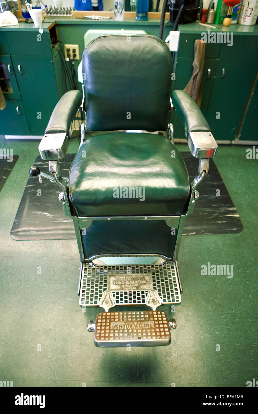 Old Fashioned Barber Chair High Resolution Stock Photography and Images
