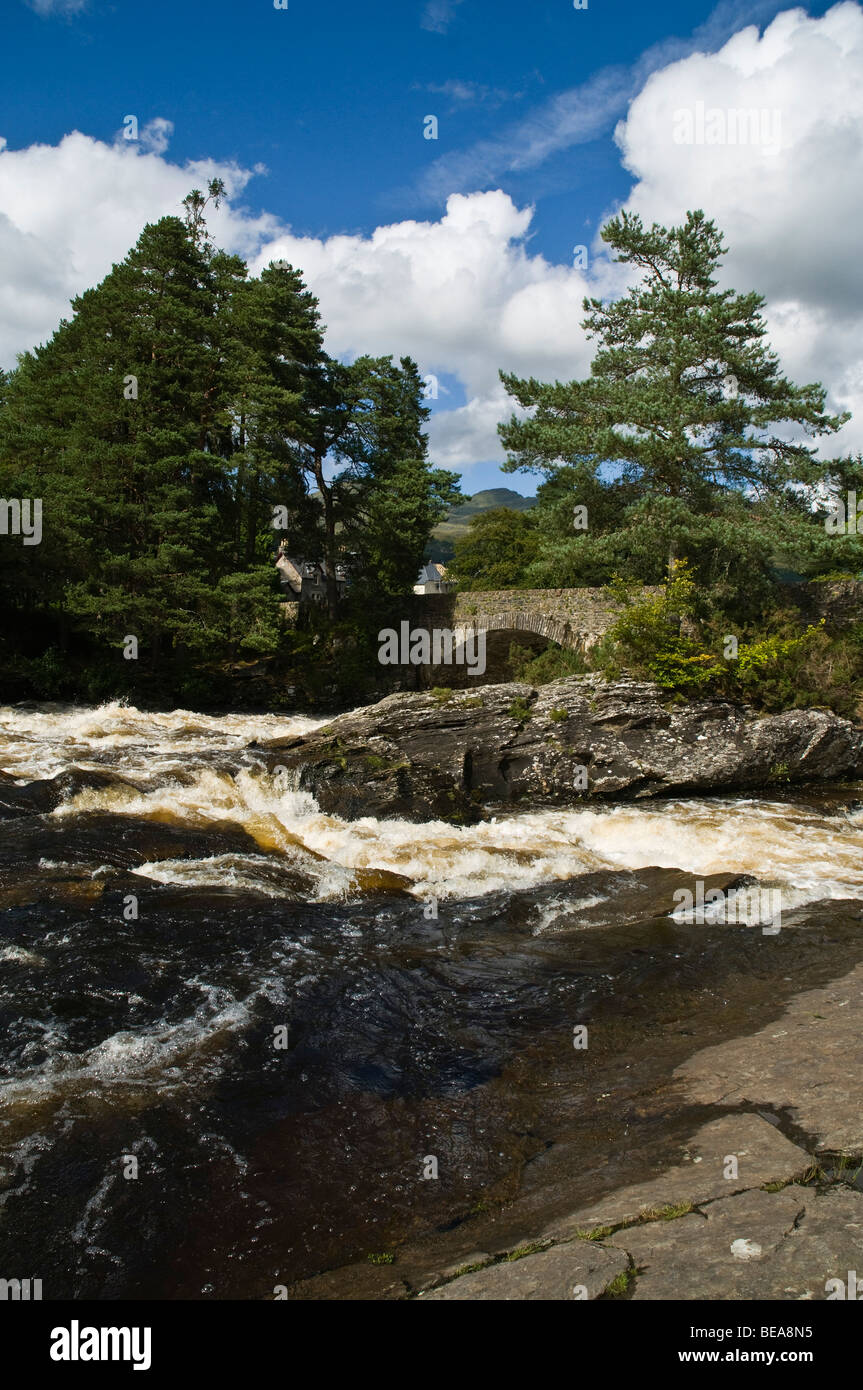 dh Falls of Dochart KILLIN STIRLINGSHIRE Waterfalls river rapids River Dochart falls and Killin bridge scotland Stock Photo
