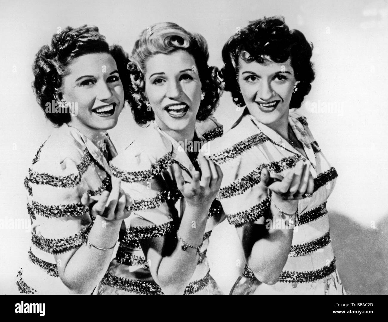 ANDREWS SISTERS - US vocal trio from left  Maxene, Patty and LaVerne Stock Photo