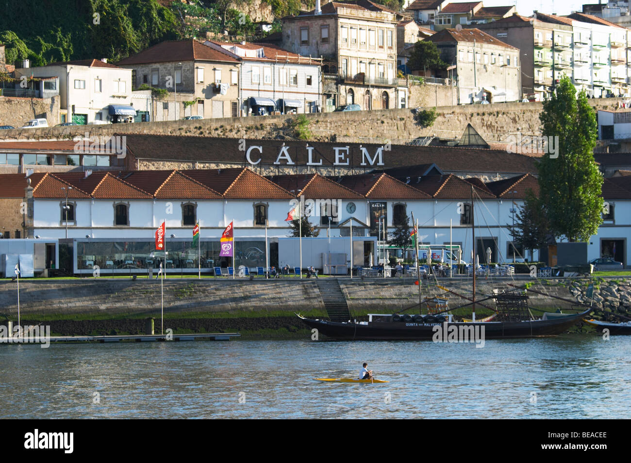 calem-port-lodge-av-diogo-leite-vila-nova-de-gaia-porto-portugal-stock