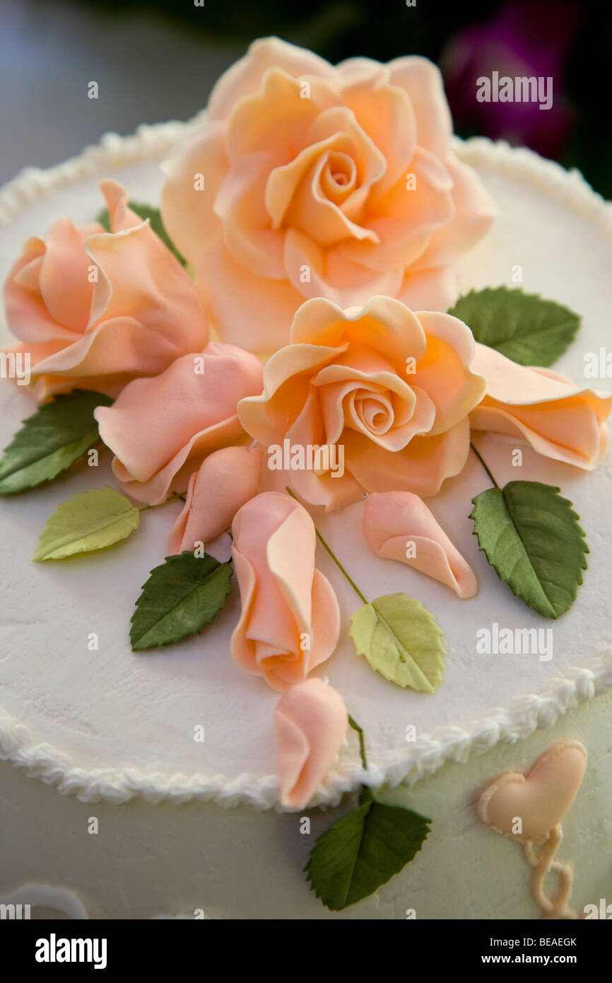 A cake with roses made out of frosting Stock Photo Alamy