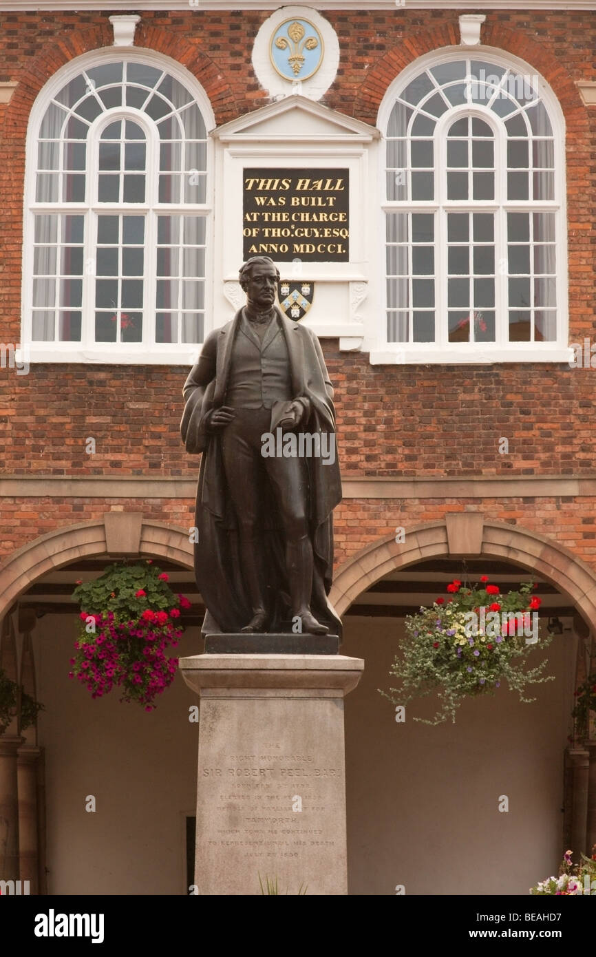 Statue of Sir Robert Peel standing in front of Tamworth town Hall, built at the behest of Sir Thomas Guy Stock Photo
