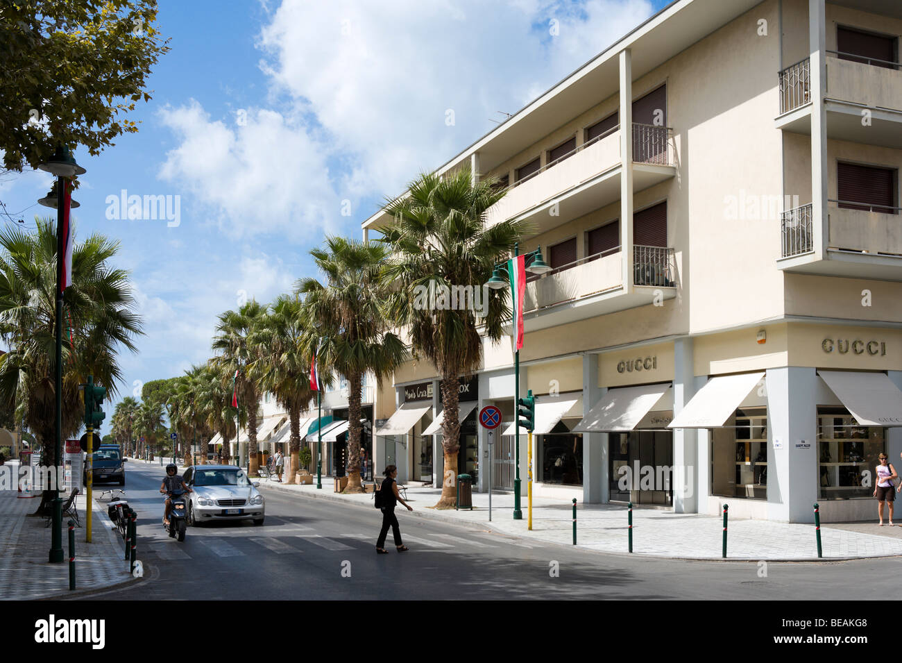 Designer shops on the main street in the town centre, Forte dei Marmi