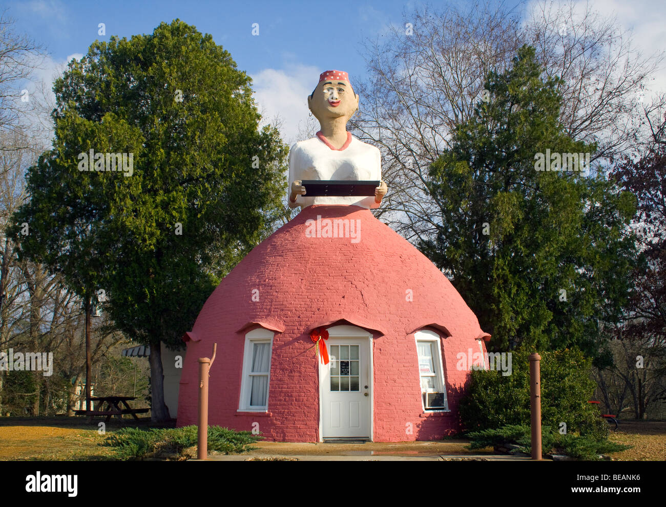 Mammys Cupboard in Natchez Mississippi has a restaurant inside a womans dress Stock Photo