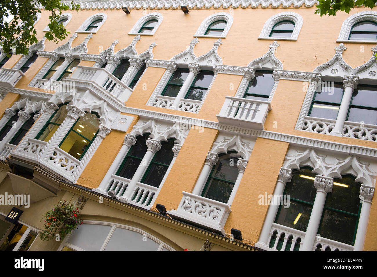Store ornate exterior hi-res stock photography and images - Alamy