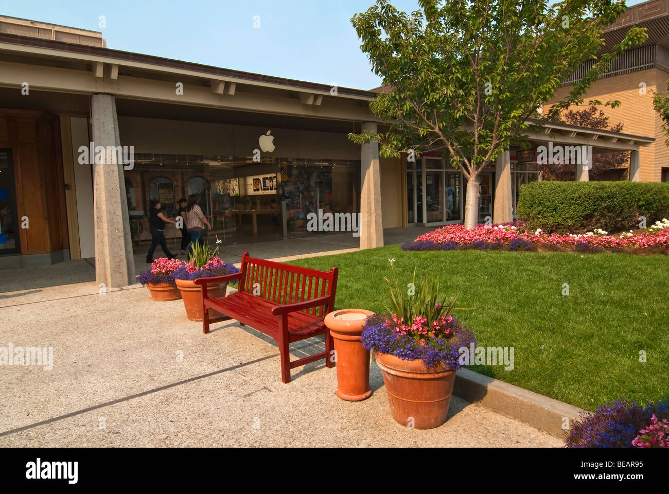 An outdoor shopping mall named the Del Monte Center located in Monterey