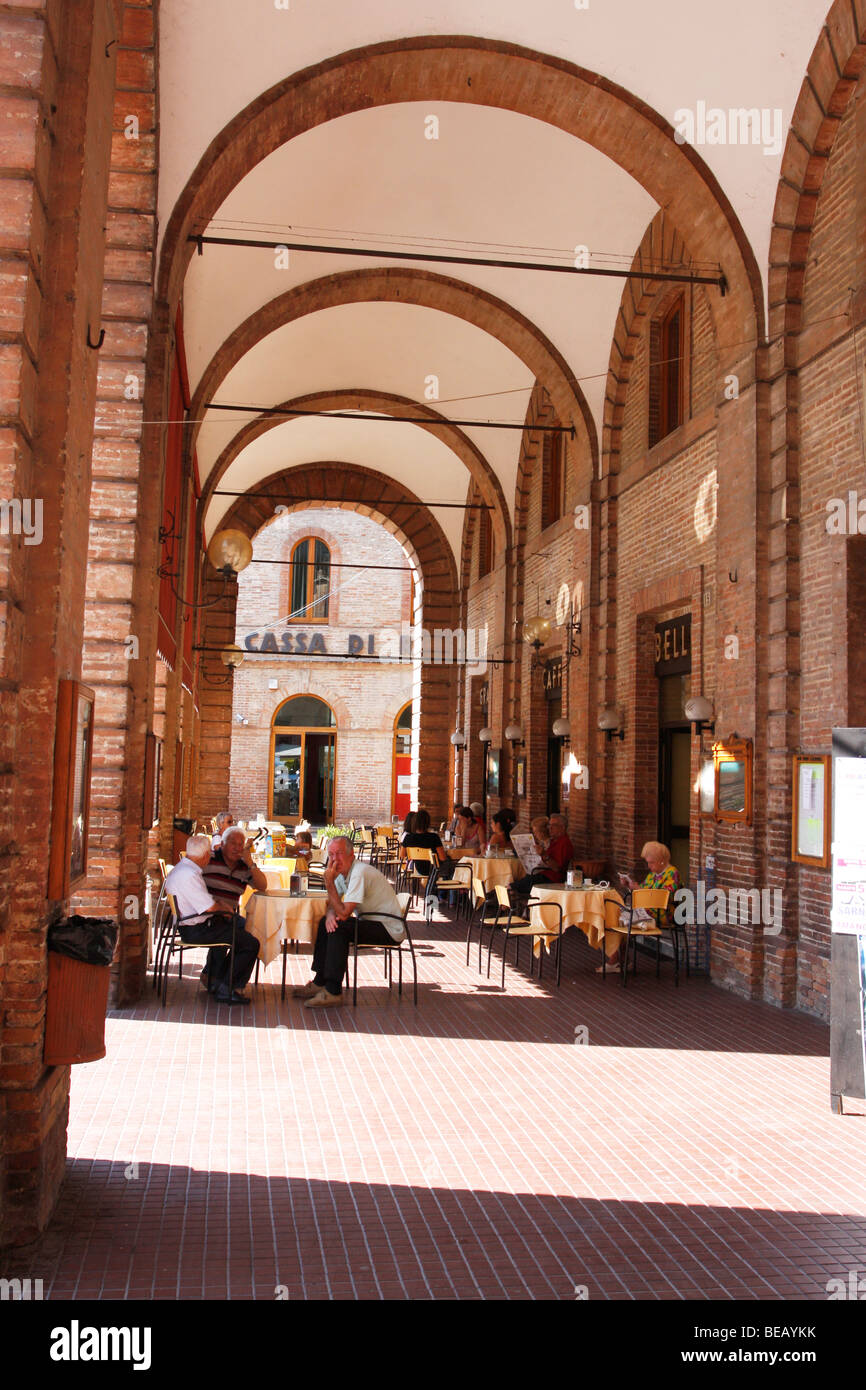 Arches provide shade at the 'Bar Belli', Amandola Piazza,Le Marche,Italy Stock Photo