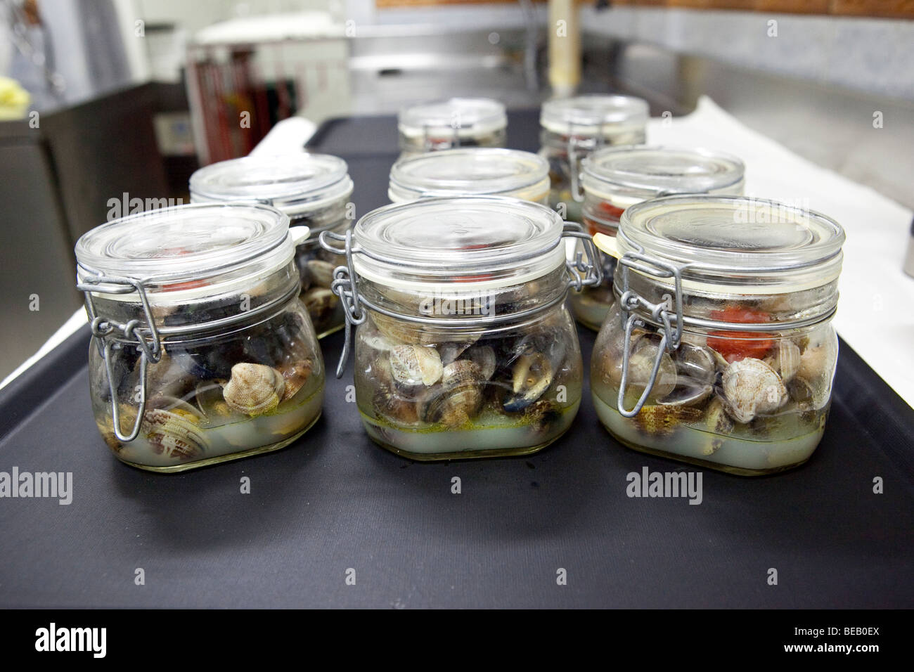 Tray of clams and mussels hires stock photography and images Alamy