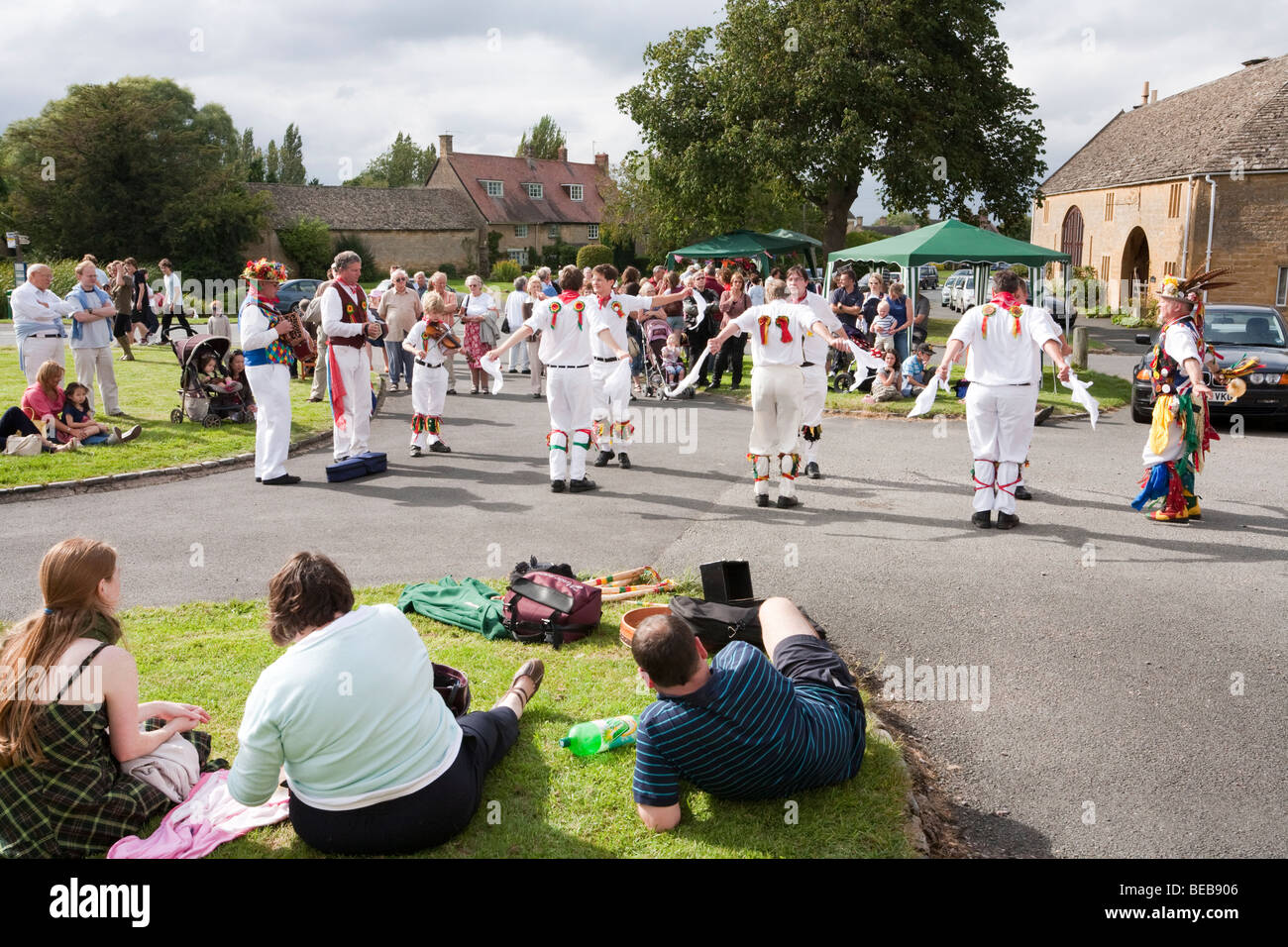 The Chipping Campden Morris Men dancing in front of the Bell Inn in the Cotswold village of Willersey, Gloucestershire Stock Photo