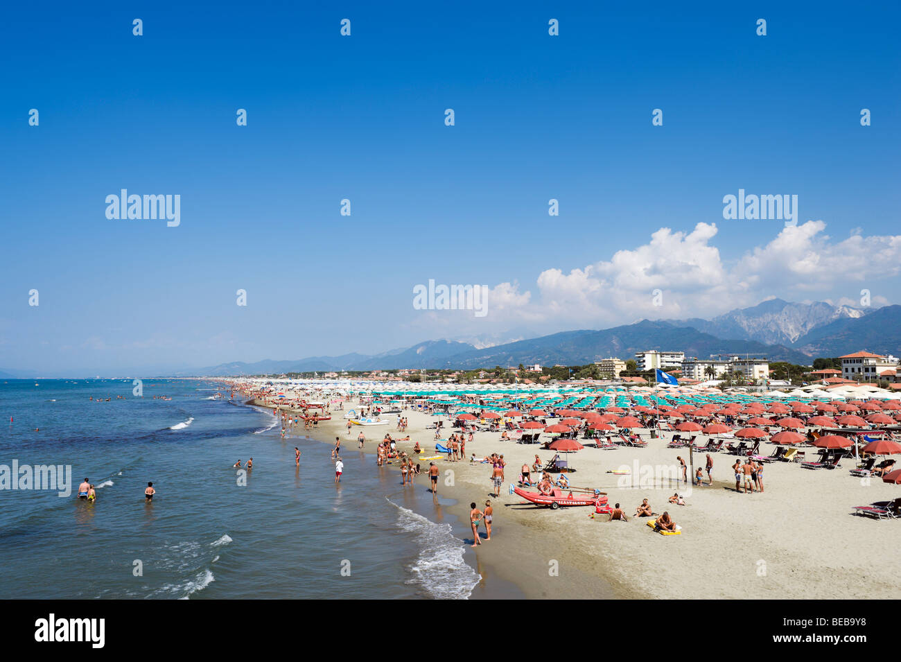 Beach at Marina di Pietrasanta with the town and mountains behind, Tuscan Riviera, Tuscany, Italy Stock Photo