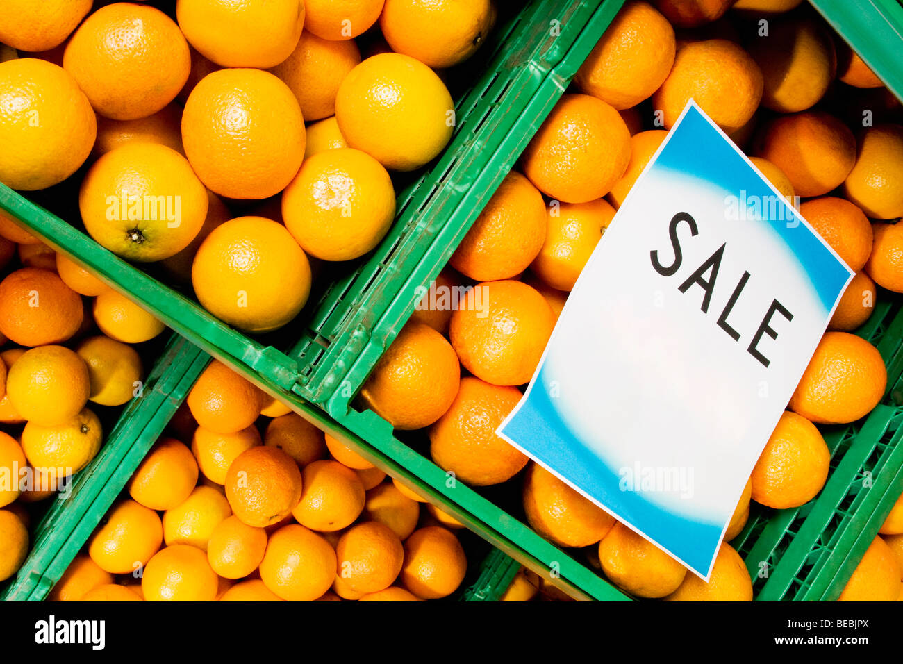 Oranges in crates with a Sale sign Stock Photo Alamy