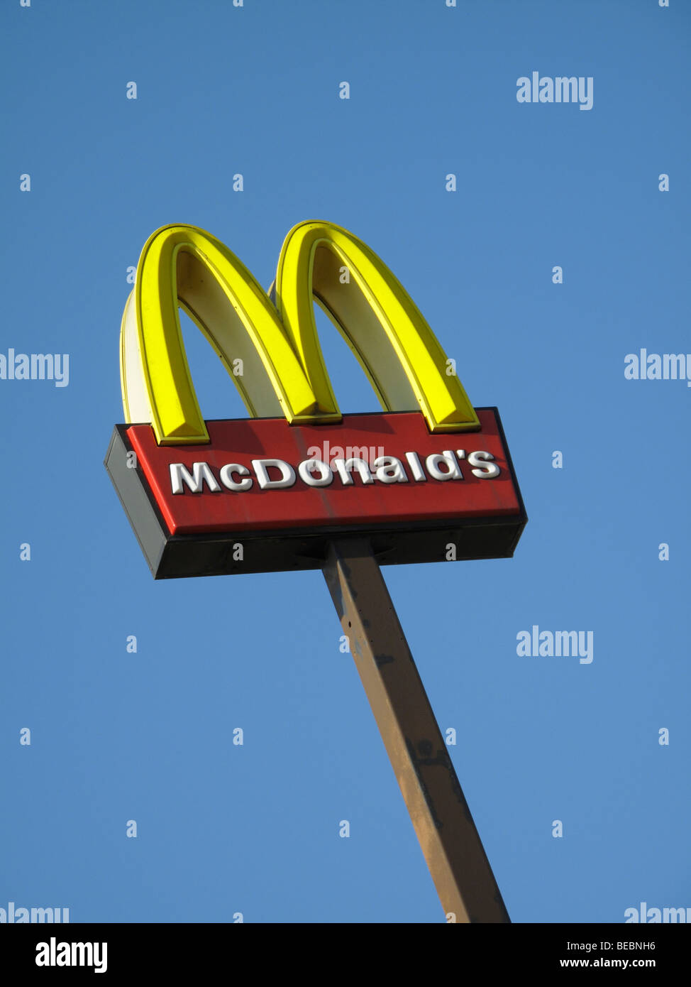 Mcdonalds sign hi-res stock photography and images - Alamy