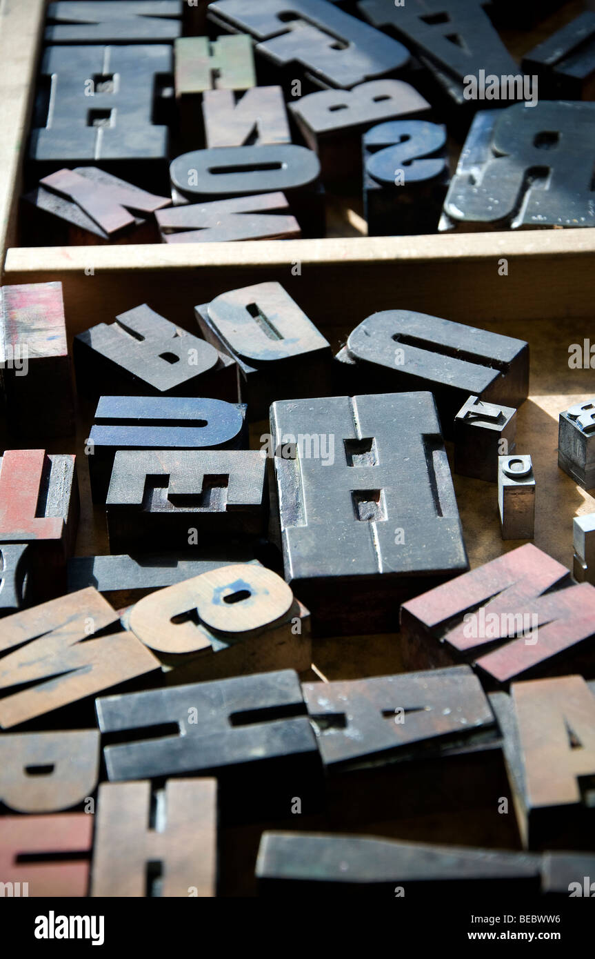 typeface,Letter, ink, block, stamp, alphabet,H,M,font,alphabet, antique