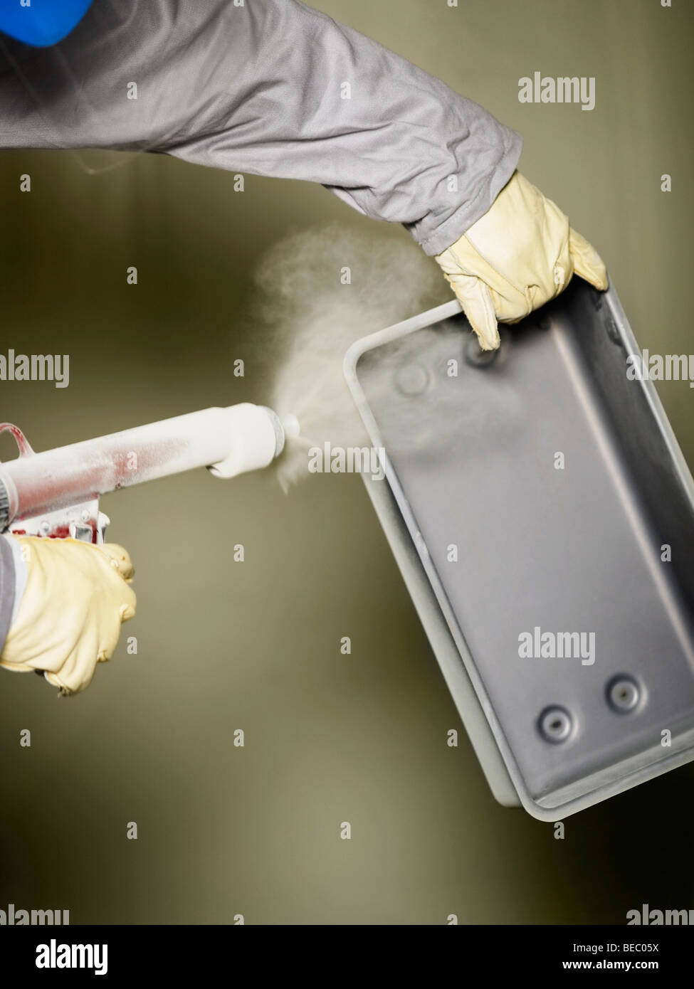 Spraying paint hi-res stock photography and images - Alamy