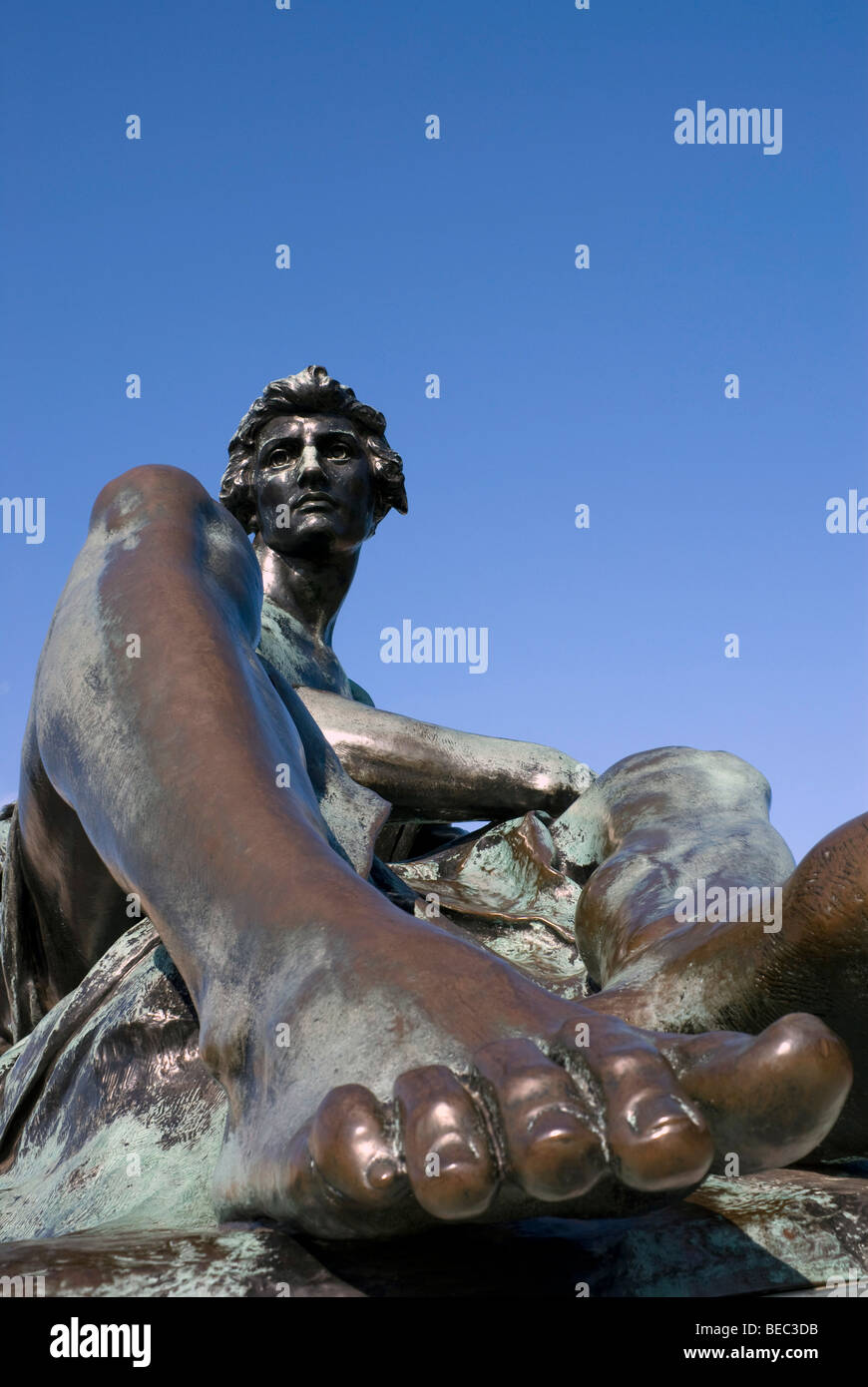 Statue outside Buckingham Palace, London, UK Stock Photo Alamy