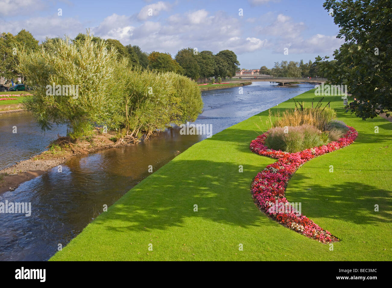 Musselburgh, River Esk flowing to River Forth, Eskside Gardens