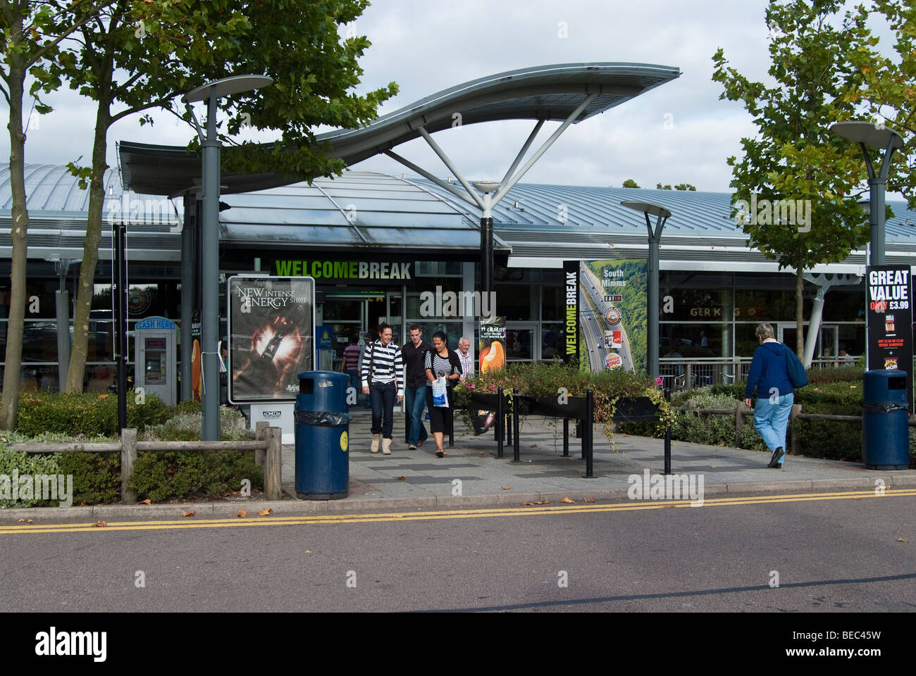 The South Mimms service station on the M25 motorway. Operated by Welcome Break (September 2009) Stock Photo