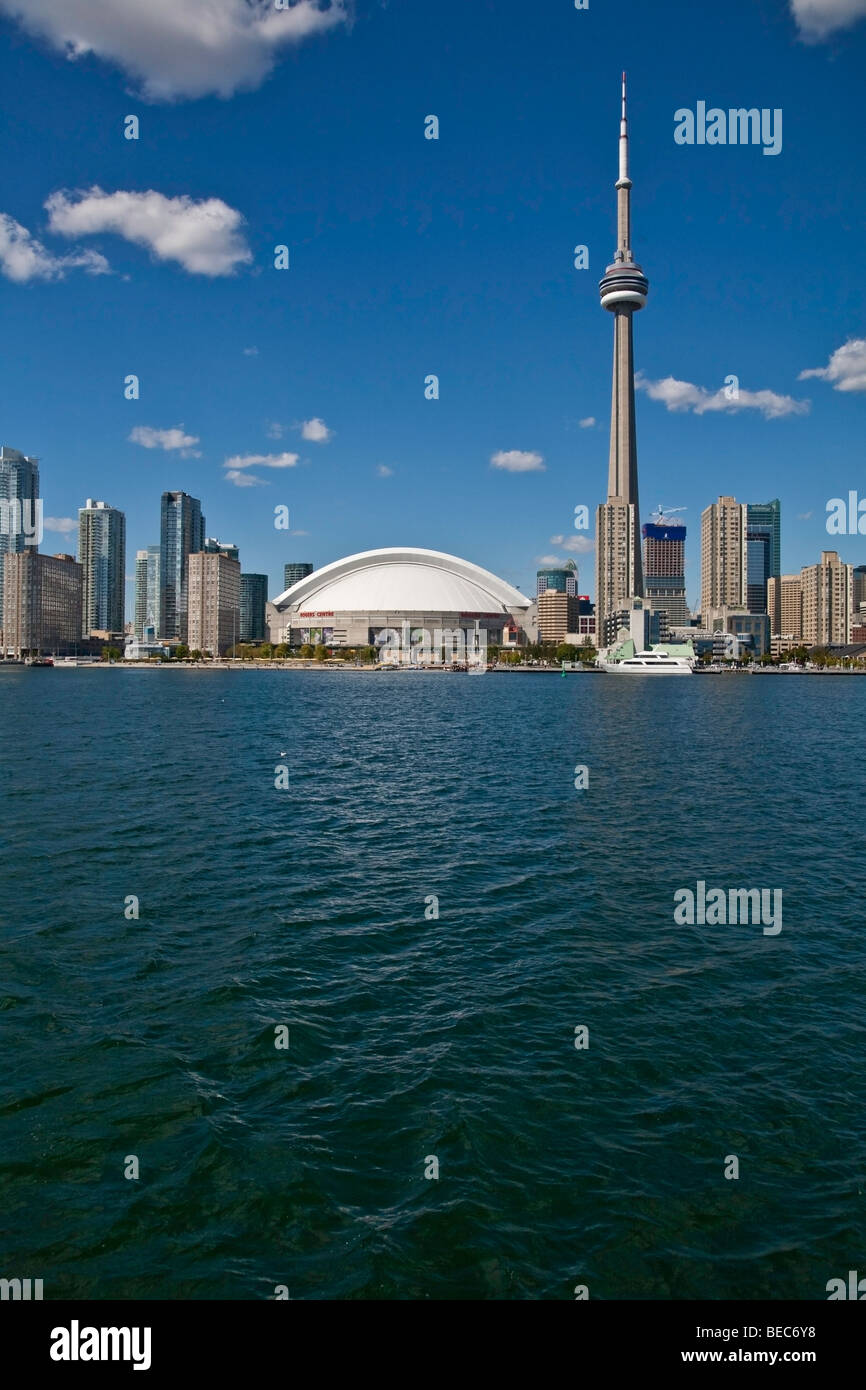 Cn tower canadian flag toronto hi-res stock photography and images - Alamy