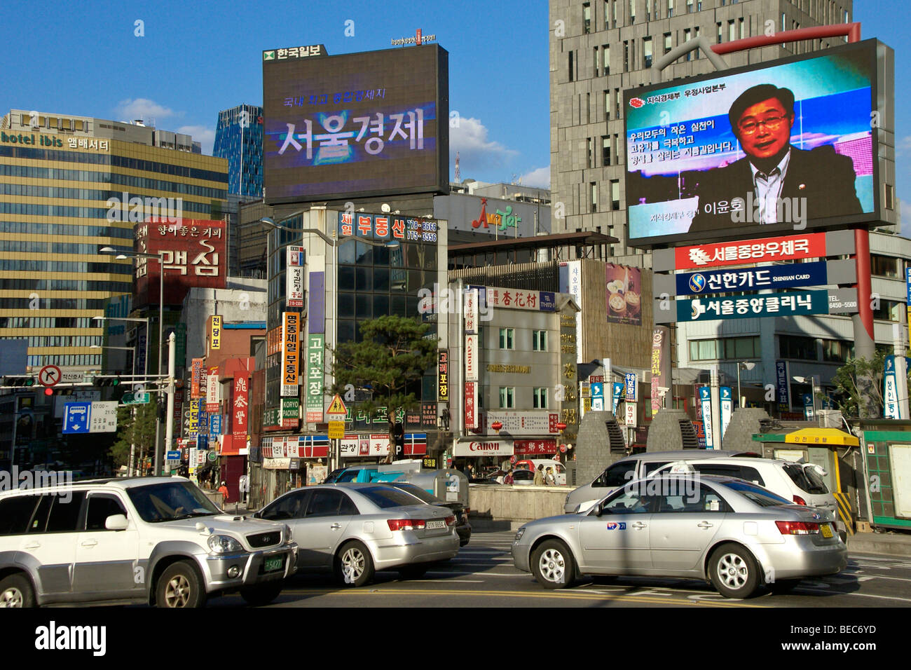 Busy street with electronic advertising, Seoul, South Korea Stock Photo