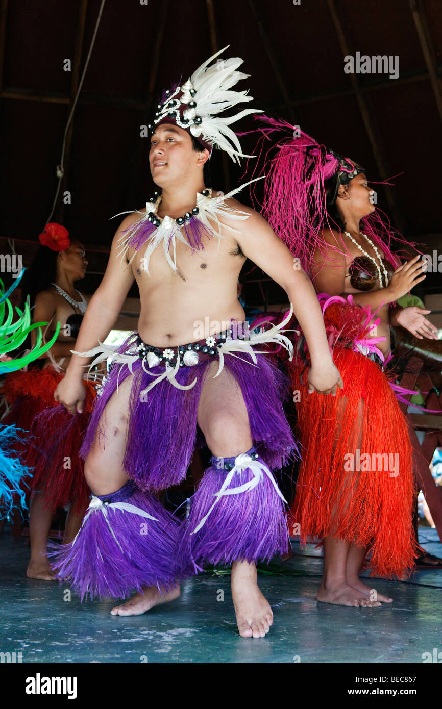Traditional polynesian dancers on Rarotonga in The Cook Islands in The South Pacific Stock Photo