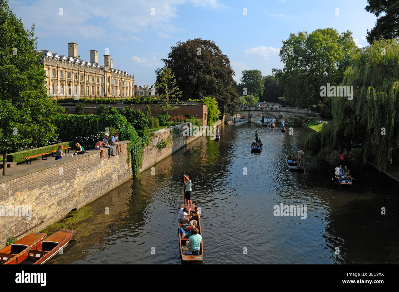Boating, so-called punting on the river Cam, on the left a building of the King's College, Cambridge, Cambridgeshire, England,  Stock Photo