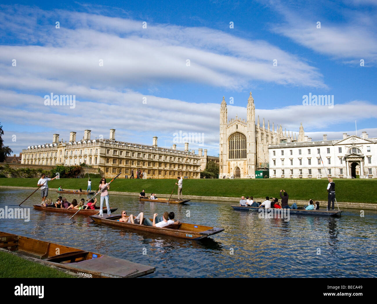Punt boat with tourists on the river Cam at the Kings college in Cambridge, Cambridgeshire, UK. Stock Photo