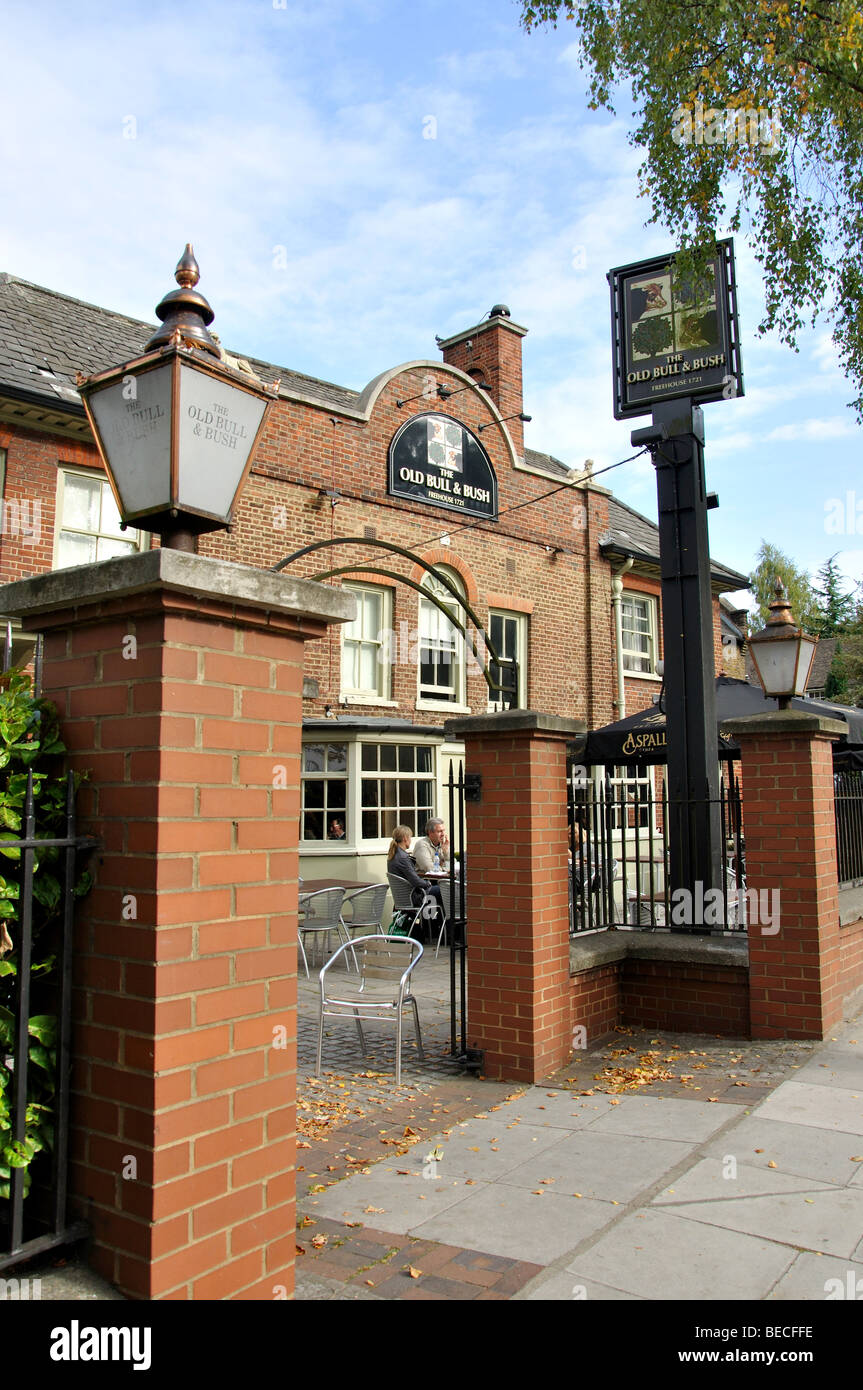 Golders green road hires stock photography and images Alamy