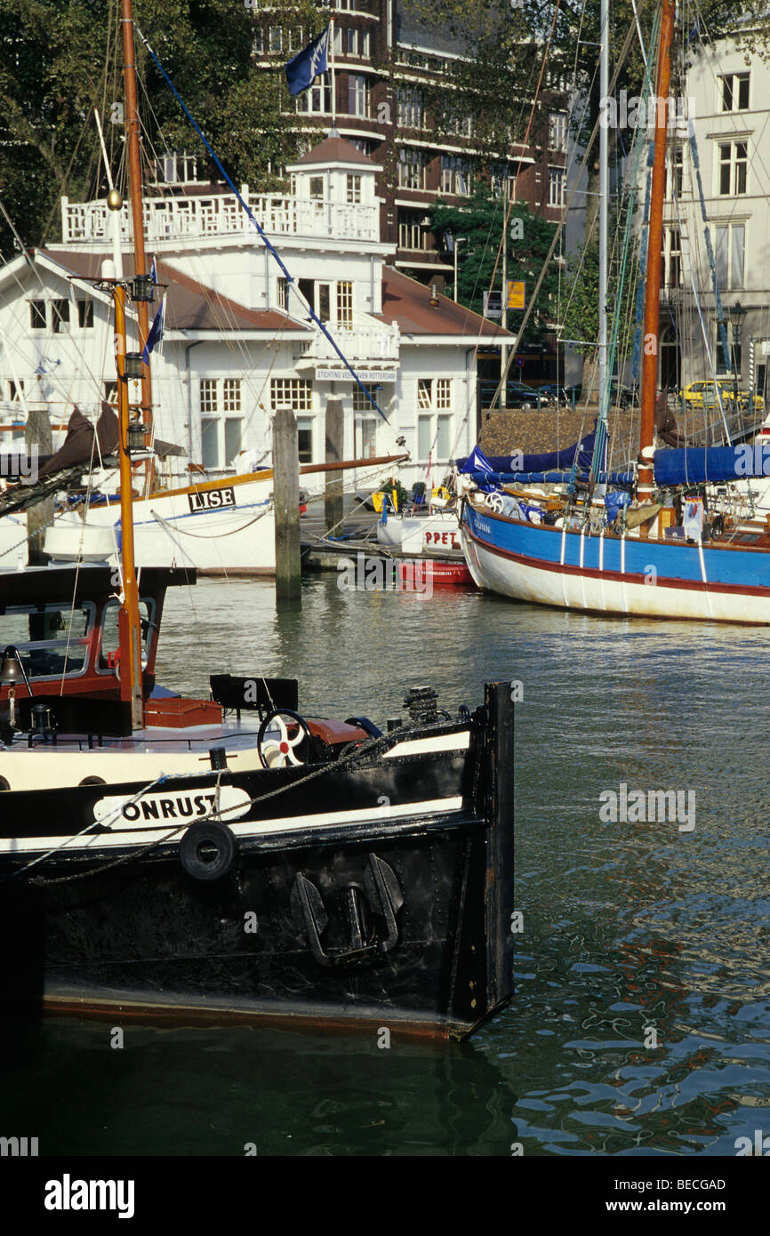 Harbour for traditional, seaworthy sailing boats, in the back white house of a foundation, Stichting Veerhaven Rotterdam, Schee Stock Photo