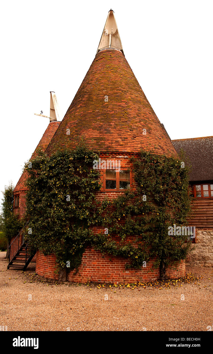 Two oast houses, for drying hops, now rebuilt into a flat, county of Kent, England, Europe Stock Photo