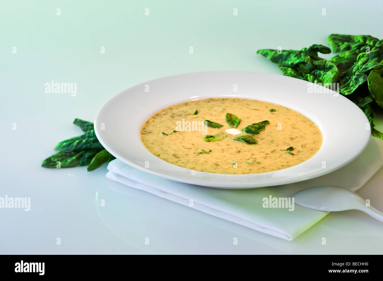 Spinach cream soup Stock Photo - Alamy