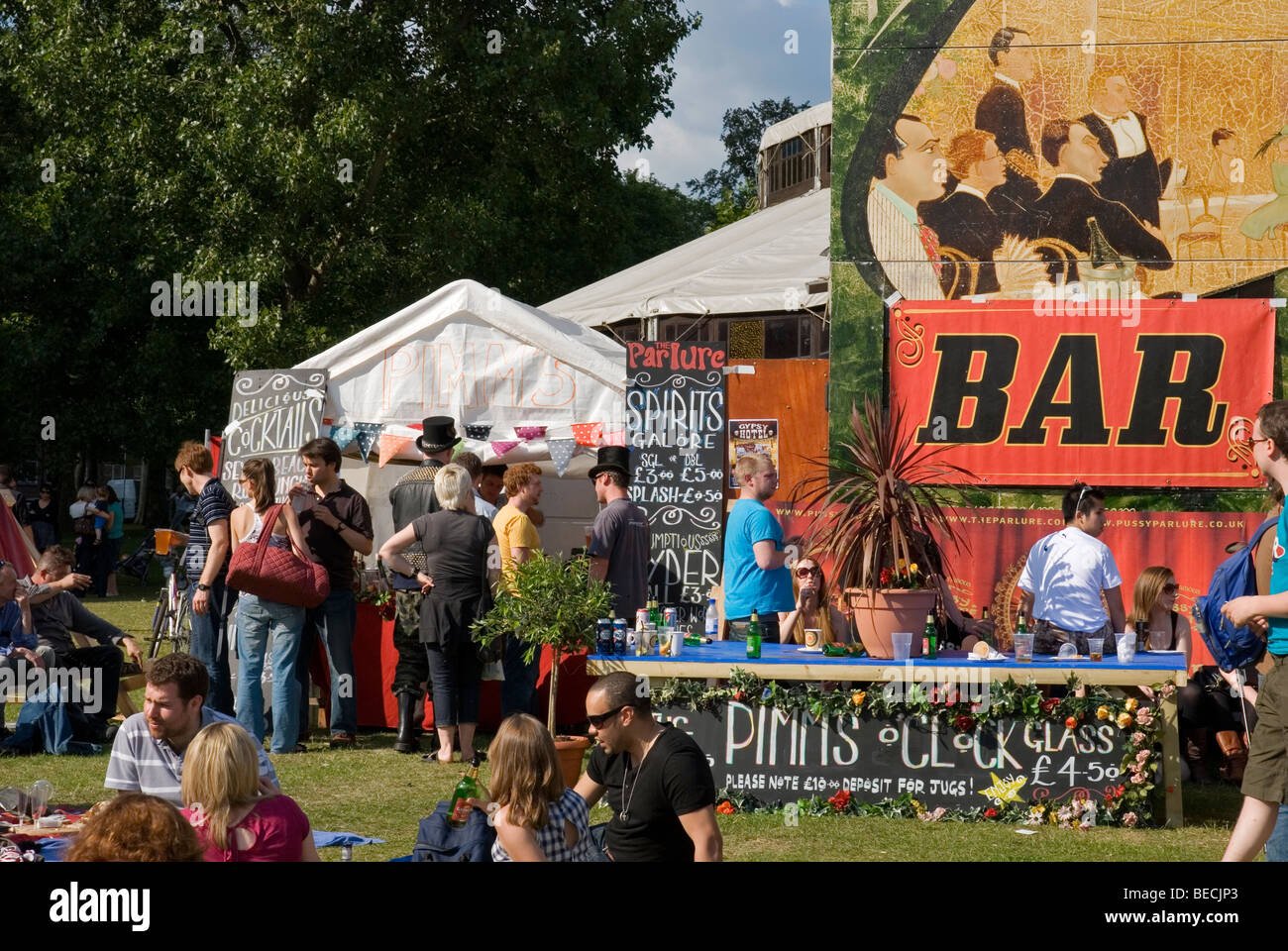 Bar at Paradise Gardens Festival in Victoria Park in Hackney, East London England UK 2009 Stock Photo