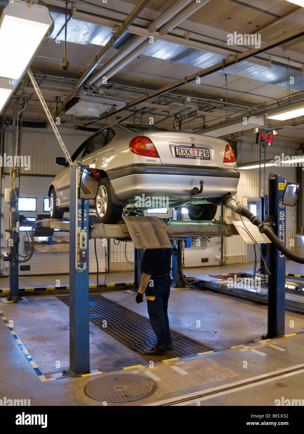 Swedish motor vehicle inspection company hires stock photography and