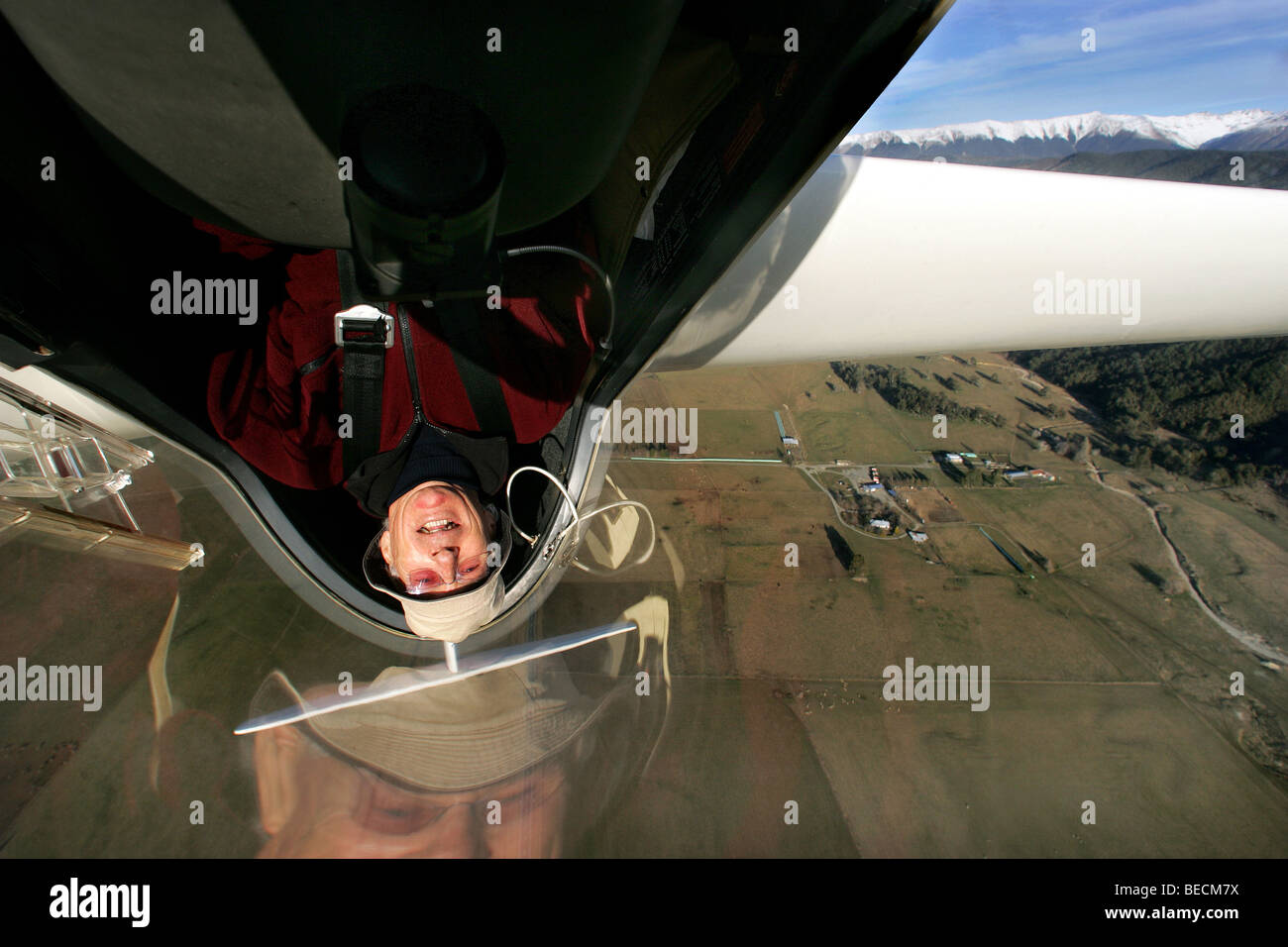 Rob Corlett performs a loop in his syndicateowned Nimbus glider above