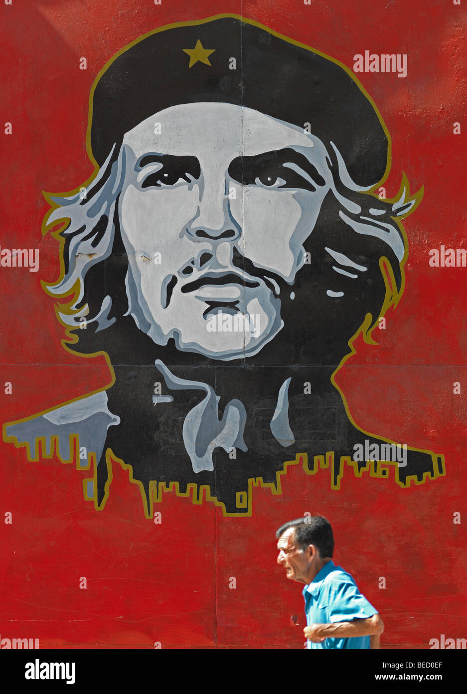 A man passes a painting of former revolutionizer revolutioniser Che Guevara in Havanna, Cuba, pictured on March 1, 2009. Stock Photo