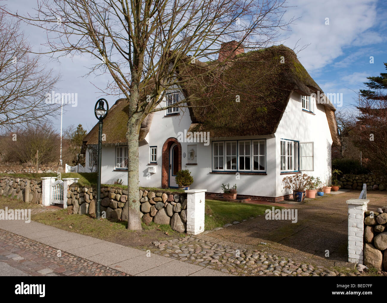 Typical house with a thatched roof, Keitum, Sylt Island, North Frisian Islands, Schleswig-Holstein, Germany, Europe Stock Photo