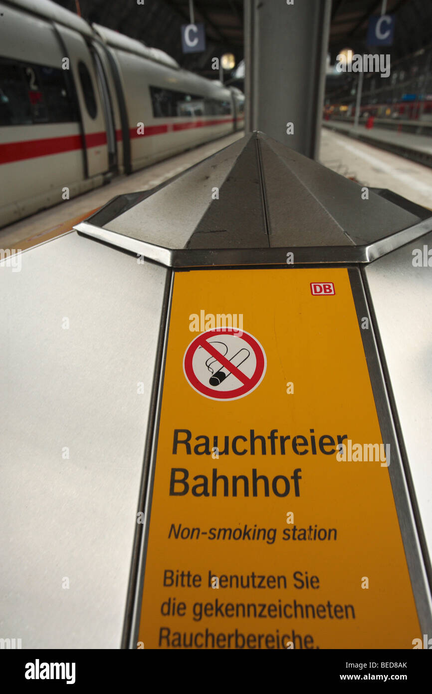 Sign, Rauchfreier Bahnhof, German for Smokefree Train Station, in Frankfurt's central train station, Frankfurt/Main, Hesse, Ger Stock Photo