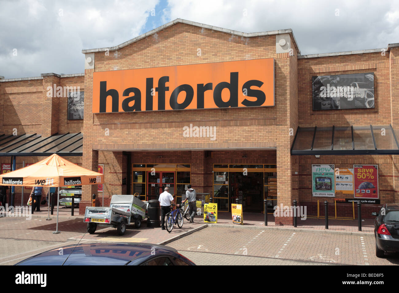 Halfords shop store hires stock photography and images Alamy