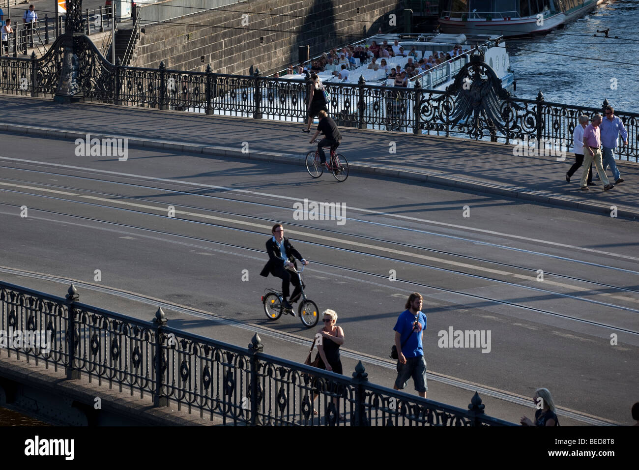 Pedestrians & cyclists on Weidendammer Bridge, Berlin, Germany Stock Photo