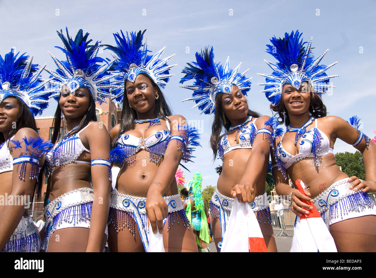 DIY CARNIVAL WIRE BRA !  LABOR DAY / WEST INDIAN PARADE